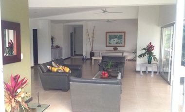 EXCLUSIVA CASA CAMPESTRE. Sector San Bernardo del viento (Manizales).