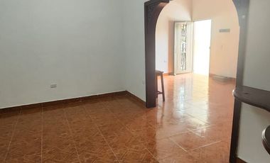 SE VENDE CASA DE UN PISO EN BUGALAGRANDE