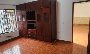 SE VENDE CASA DE UN PISO EN BUGALAGRANDE
