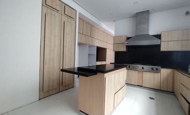 Casa en arriendo en El Golf.