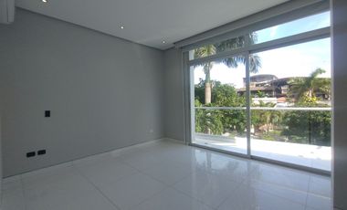 Casa en arriendo en El Golf.