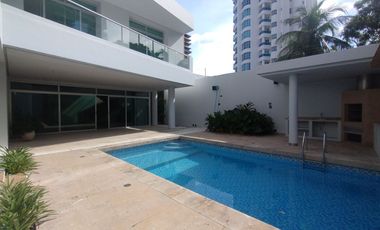 Casa en arriendo en El Golf.