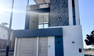 HERMOSA CASA DE ESTRENO CON PISCINA EN VENTA EN URB.ALAMEDA COUNTRY CLUB CASTILLA