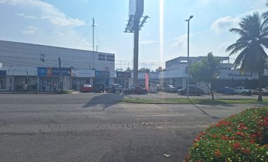 SE VENDE EXCELENTE PLAZA COMERCIAL CON 9 LOCALES  EN AV. CUAHUTEMOC