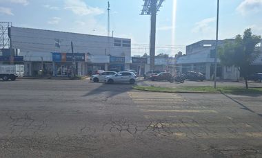 SE VENDE EXCELENTE PLAZA COMERCIAL CON 9 LOCALES  EN AV. CUAHUTEMOC