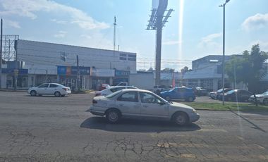 SE VENDE EXCELENTE PLAZA COMERCIAL CON 9 LOCALES  EN AV. CUAHUTEMOC