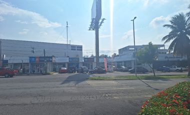 SE VENDE EXCELENTE PLAZA COMERCIAL CON 9 LOCALES  EN AV. CUAHUTEMOC