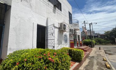 VENDO CASA COMERCIAL - 2 LOCALES COMERCIALES  SOBRE AVENIDA PRINCIPAL DEL BOSQUE
