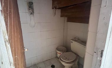 VENDO CASA COMERCIAL - 2 LOCALES COMERCIALES  SOBRE AVENIDA PRINCIPAL DEL BOSQUE