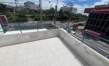 VENDO CASA COMERCIAL - 2 LOCALES COMERCIALES  SOBRE AVENIDA PRINCIPAL DEL BOSQUE