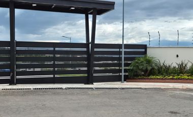 EN CHECA. DE VENTA HERMOSO TERRENO 2096 m2. EN URBANIZACIÓN CERRADA
