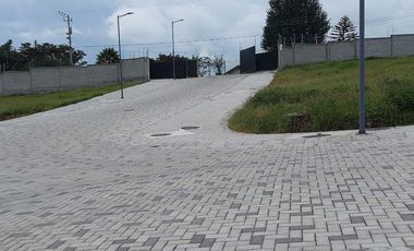 EN CHECA. DE VENTA HERMOSO TERRENO 2096 m2. EN URBANIZACIÓN CERRADA