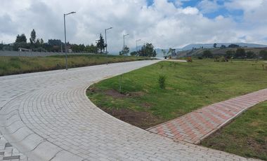 EN CHECA. DE VENTA HERMOSO TERRENO 2096 m2. EN URBANIZACIÓN CERRADA