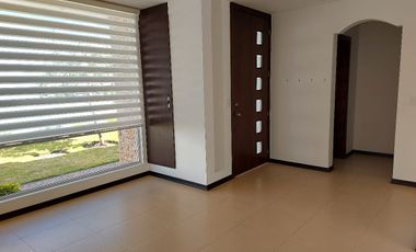 DE VENTA BONITA CASA EN TUMBACO,  SECTOR SANTA ROSA