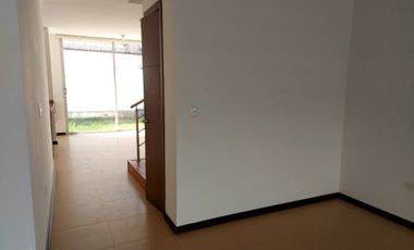 DE VENTA BONITA CASA EN TUMBACO,  SECTOR SANTA ROSA