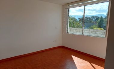 DE VENTA BONITA CASA EN TUMBACO,  SECTOR SANTA ROSA