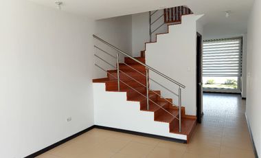 DE VENTA BONITA CASA EN TUMBACO,  SECTOR SANTA ROSA