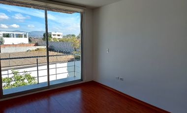 DE VENTA BONITA CASA EN TUMBACO,  SECTOR SANTA ROSA
