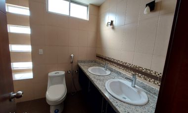 DE VENTA BONITA CASA EN TUMBACO,  SECTOR SANTA ROSA