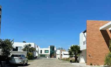 Lote en venta en entrada lateral a Lomas de Angelópolis Uraydah Puebla