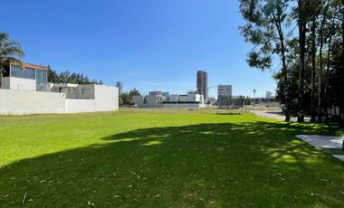 Lote en venta en entrada lateral a Lomas de Angelópolis Uraydah Puebla