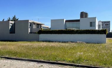 Lote en venta en entrada lateral a Lomas de Angelópolis Uraydah Puebla