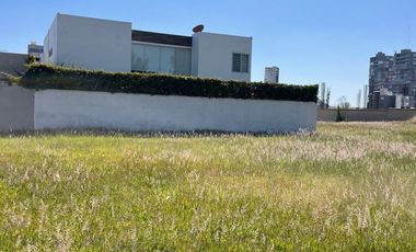 Lote en venta en entrada lateral a Lomas de Angelópolis Uraydah Puebla