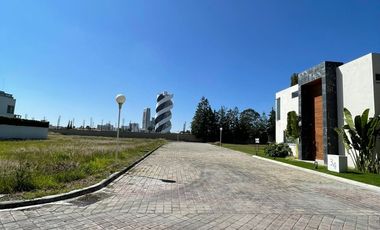 Lote en venta en entrada lateral a Lomas de Angelópolis Uraydah Puebla