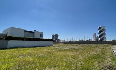 Lote en venta en entrada lateral a Lomas de Angelópolis Uraydah Puebla