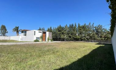 Lote en venta en entrada lateral a Lomas de Angelópolis Uraydah Puebla