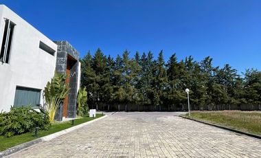 Lote en venta en entrada lateral a Lomas de Angelópolis Uraydah Puebla