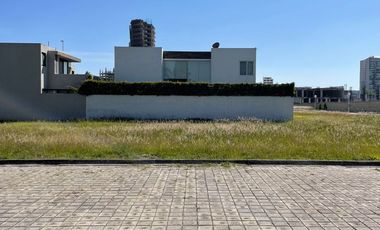 Lote en venta en entrada lateral a Lomas de Angelópolis Uraydah Puebla