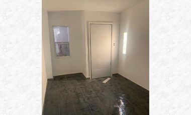 Casa en venta con tres departamentos en segundo piso en Fracc. Oasis Revolución