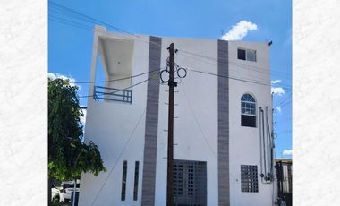 Casa en venta con tres departamentos en segundo piso en Fracc. Oasis Revolución