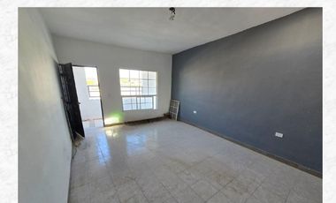 Casa en venta con tres departamentos en segundo piso en Fracc. Oasis Revolución