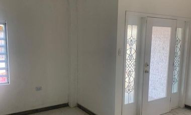 Casa en venta con tres departamentos en segundo piso en Fracc. Oasis Revolución