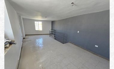 Casa en venta con tres departamentos en segundo piso en Fracc. Oasis Revolución