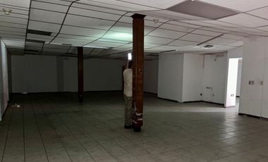 Excelente Local Comercial en Venta con estacionamiento