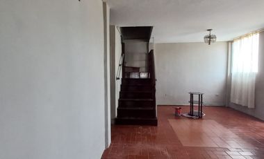VENTA DE CASA DE 2 PISOS EN CIUDADELA SOPEÑA  AL PIE DE AV. 25 DE JULIO