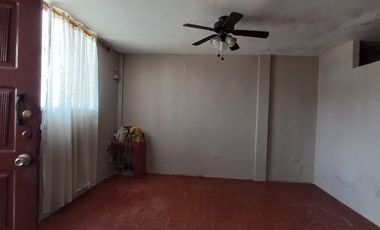 VENTA DE CASA DE 2 PISOS EN CIUDADELA SOPEÑA  AL PIE DE AV. 25 DE JULIO