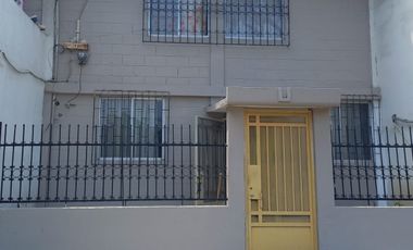 VENTA DE CASA DE 2 PISOS EN CIUDADELA SOPEÑA  AL PIE DE AV. 25 DE JULIO