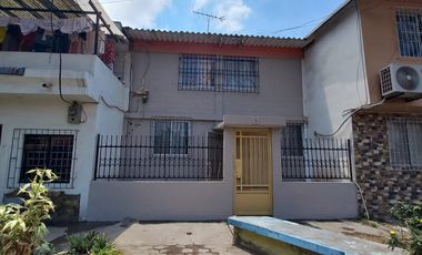 VENTA DE CASA DE 2 PISOS EN CIUDADELA SOPEÑA  AL PIE DE AV. 25 DE JULIO