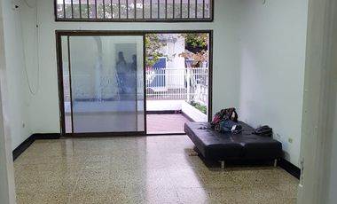 VENDO O ARRIENDO CASA COMERCIAL  EN LA 4 AVENIDA DE MANGA - 425MTS2  CONSTRUCCION 885 MTS2 LOTE