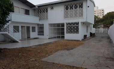 VENDO O ARRIENDO CASA COMERCIAL  EN LA 4 AVENIDA DE MANGA - 425MTS2  CONSTRUCCION 885 MTS2 LOTE