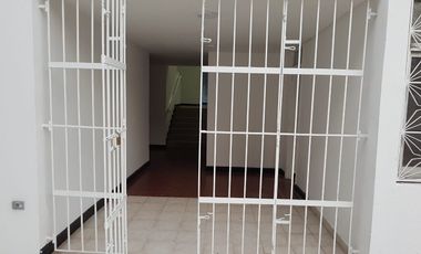 VENDO O ARRIENDO CASA COMERCIAL  EN LA 4 AVENIDA DE MANGA - 425MTS2  CONSTRUCCION 885 MTS2 LOTE