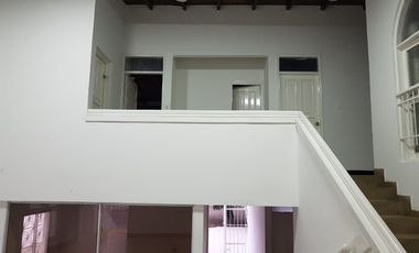 VENDO O ARRIENDO CASA COMERCIAL  EN LA 4 AVENIDA DE MANGA - 425MTS2  CONSTRUCCION 885 MTS2 LOTE