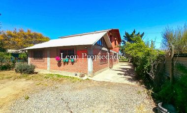 Leon Propiedades vende  casa en sitio en Sector Lo Águila.
