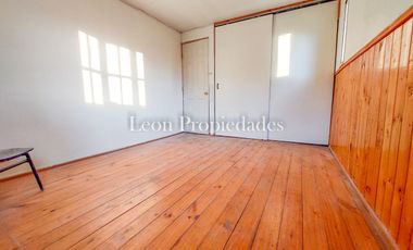 Leon Propiedades vende  casa en sitio en Sector Lo Águila.