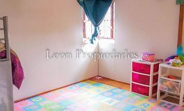 Leon Propiedades vende  casa en sitio en Sector Lo Águila.