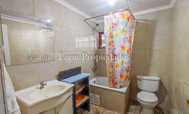 Leon Propiedades vende  casa en sitio en Sector Lo Águila.